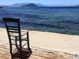 Griechischer Stuhl am Strand 492823